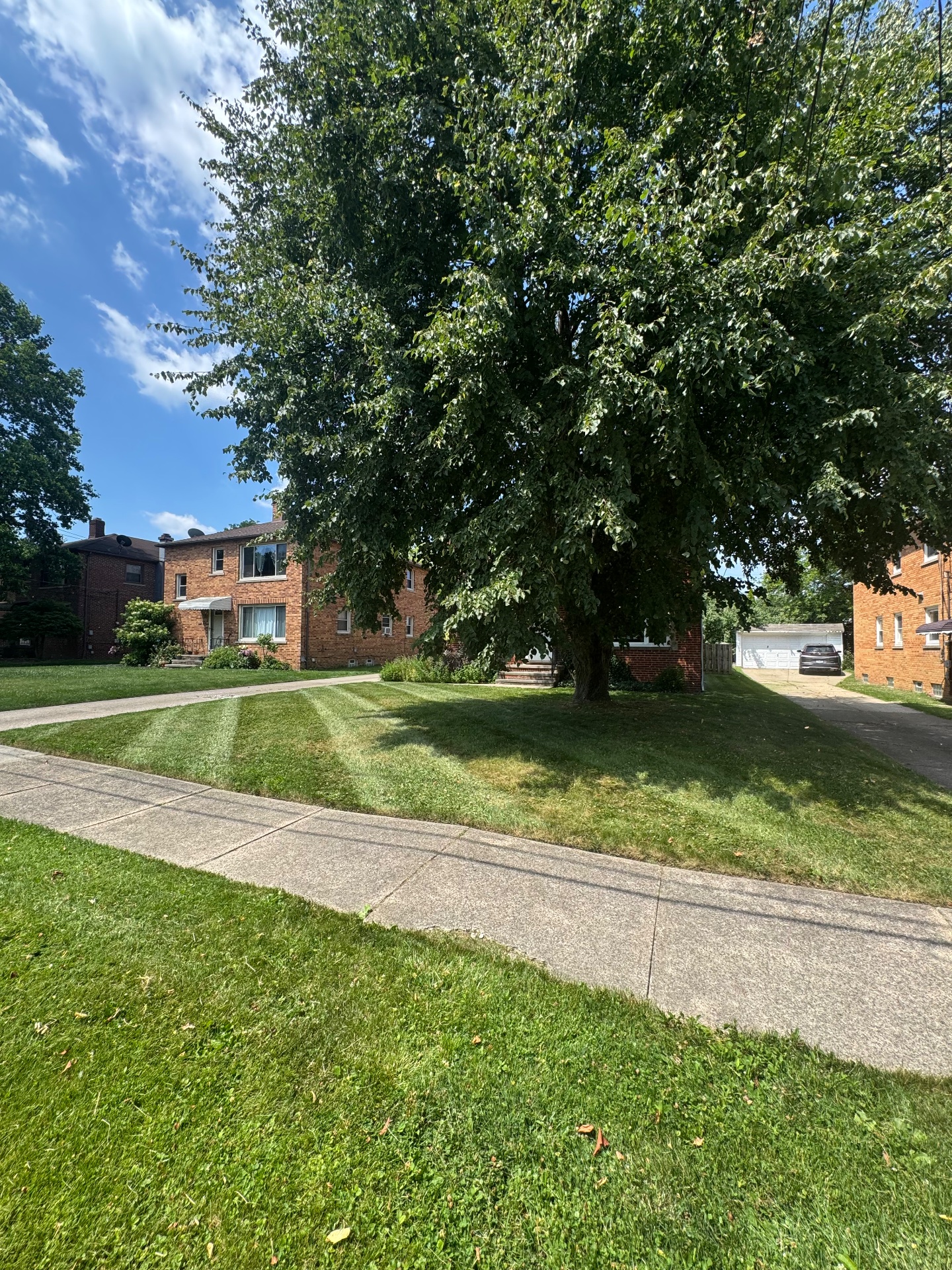 Hover Lawn Care LLC, Lawn Mowing and Trimming in Rocky River, OH - photo 1