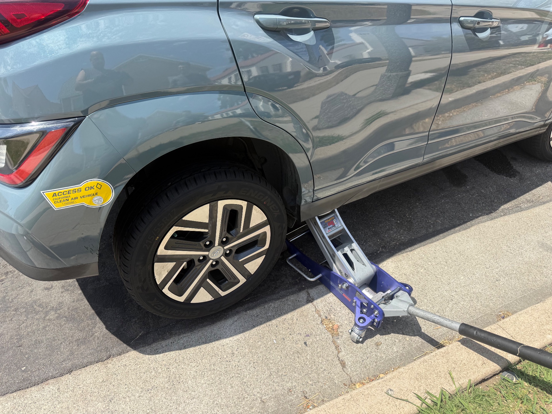 HD Roadside & Mobile Tire Service, Battery Jump-Starts in Gardena, CA - photo 2
