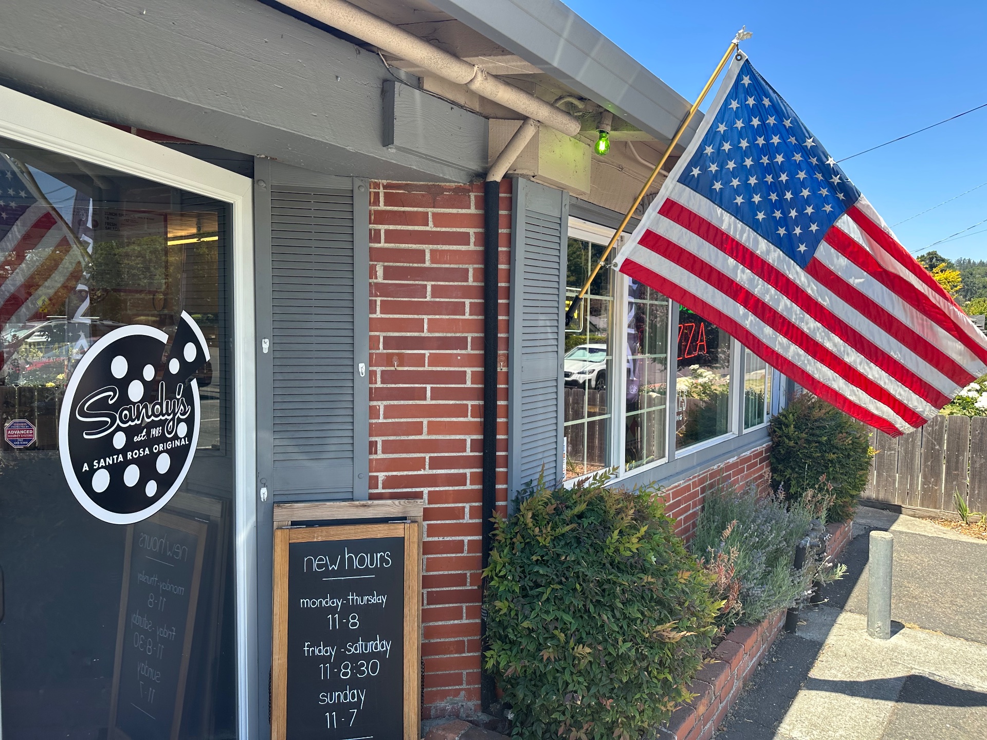 Sandy’s Take and Bake Pizza, Beer, Wine & Spirits in Santa Rosa, CA - photo 2