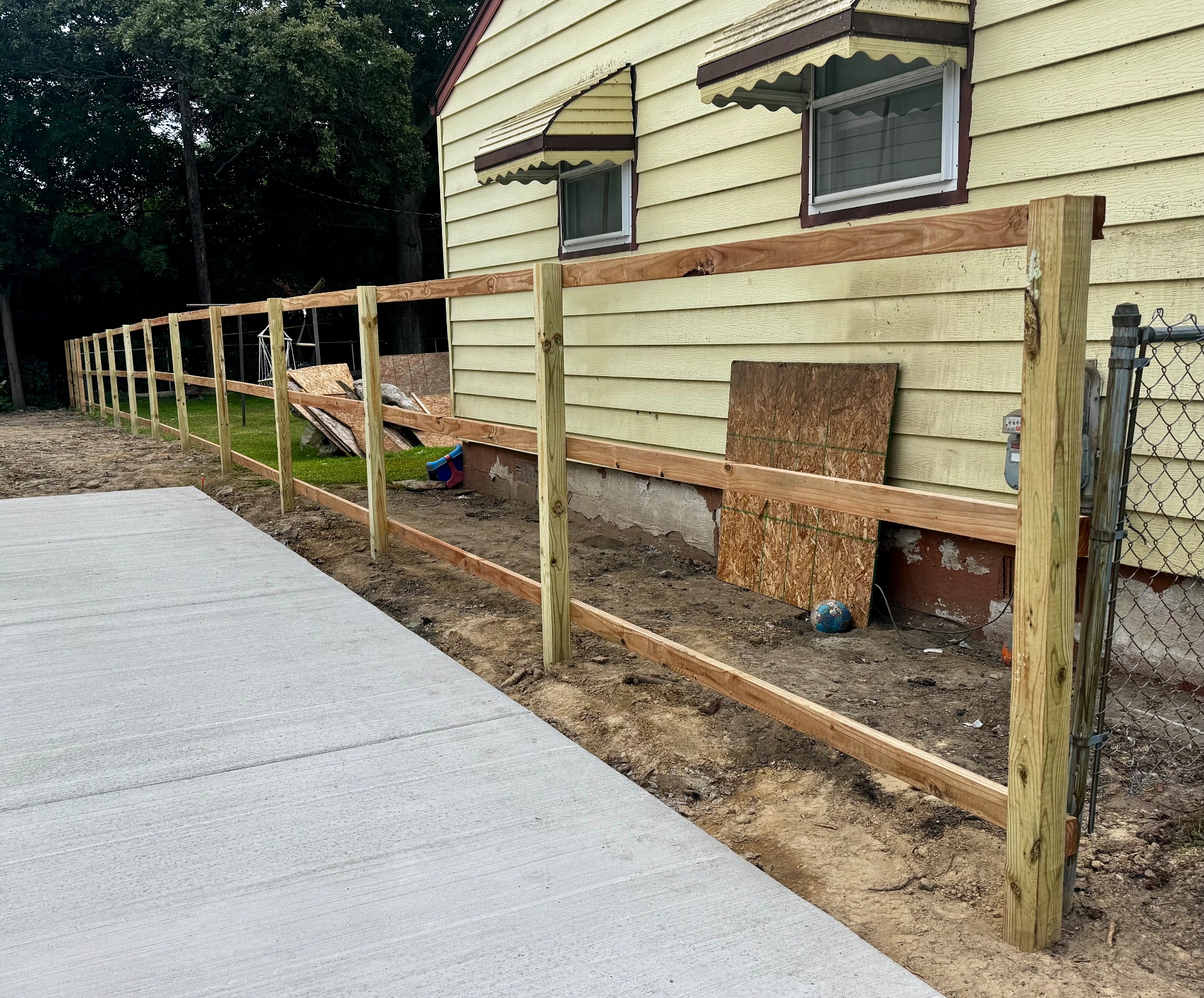 Regent Fence Installers, Deck Staining and Sealing in Howell, MI - photo 2