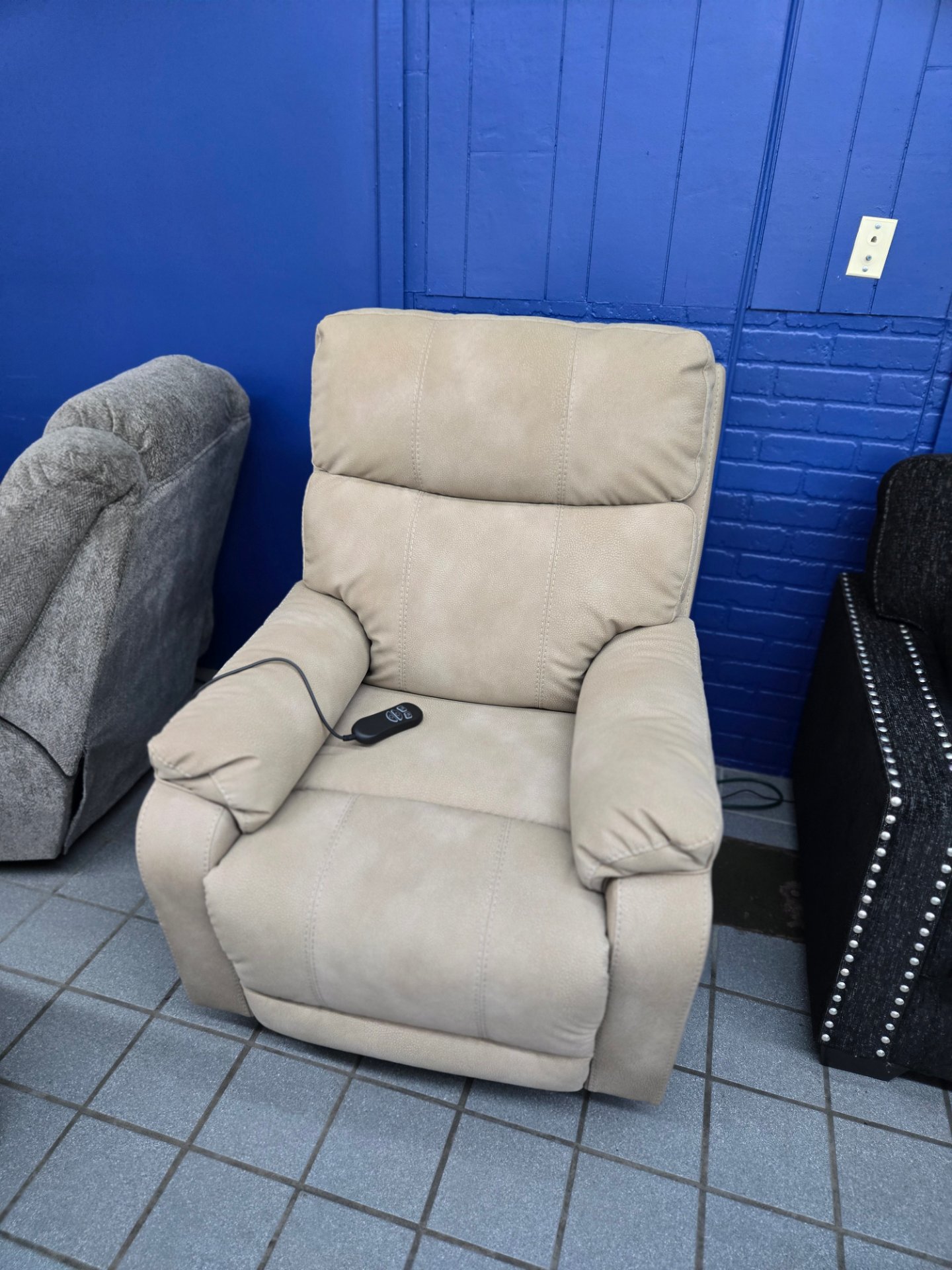 Boxdrop Grand Rapids, Furniture Stores in Kentwood, MI - photo 7