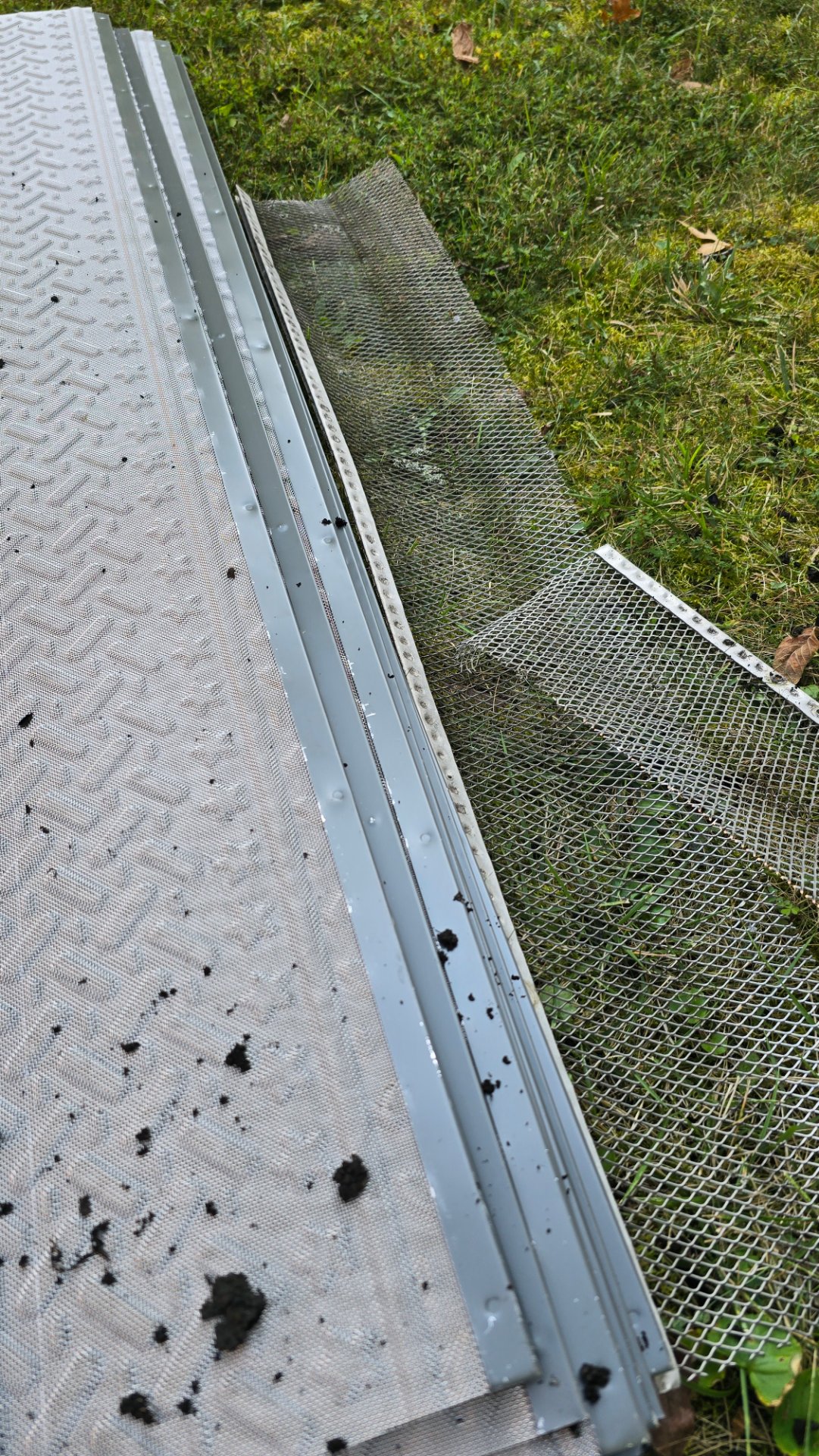 Clean Gutter, Gutter Cleaning in Louisville, KY - photo 2
