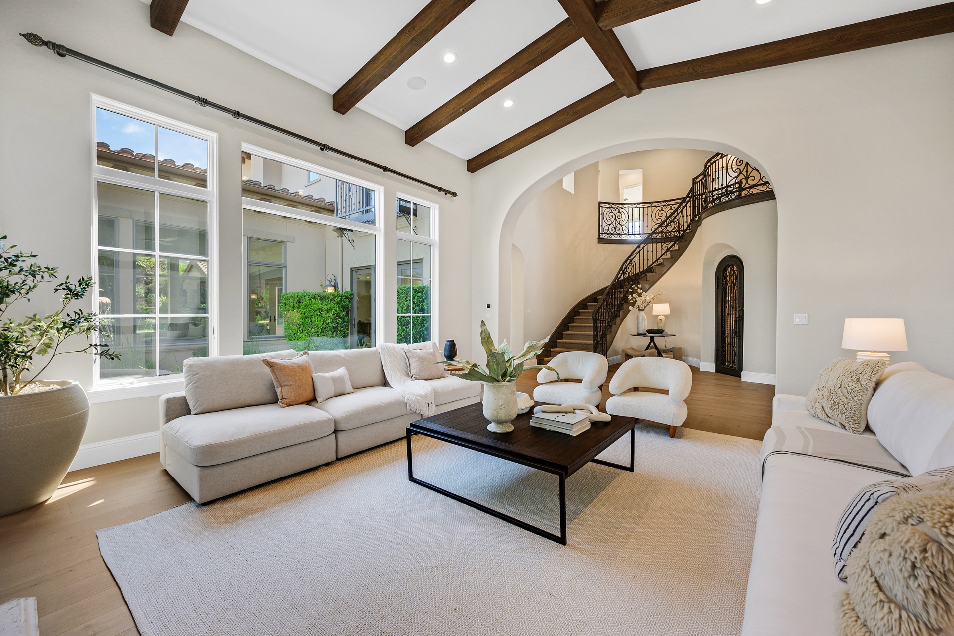 Hand Real Estate, Luxury Real Estate Agents in Danville, CA - photo 1