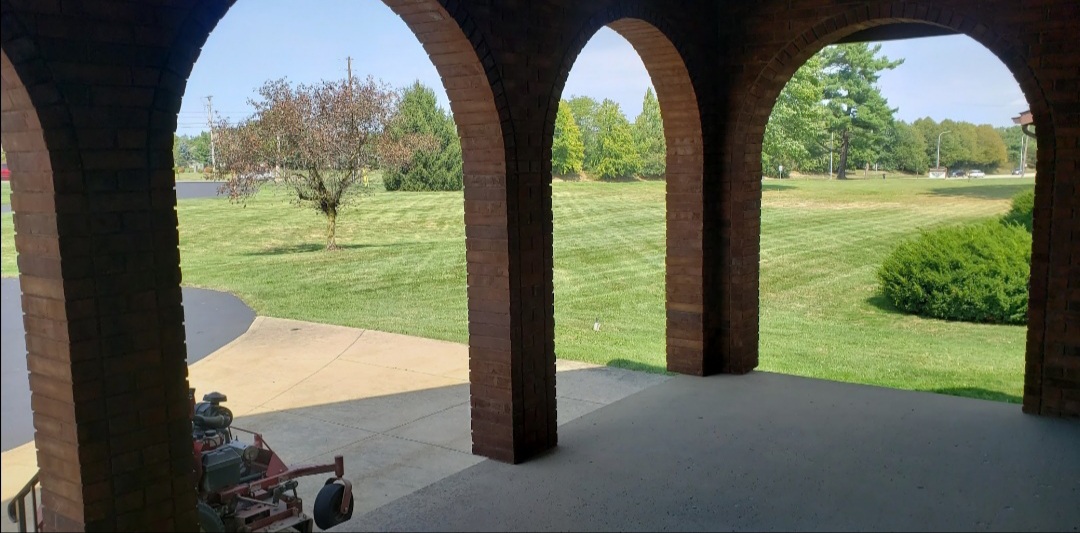 Fast Trak Lawns, Lawn Mowing and Trimming in Strongsville , OH - photo 1