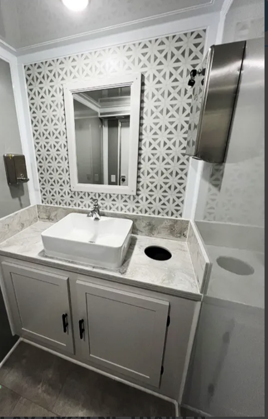 Ten-Co Services LLC - Luxury Bathroom Trailers, Trailer Rental in Taylors, SC - photo 4