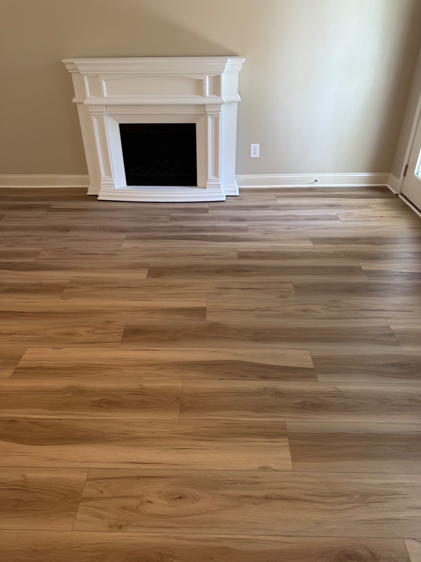 V&R Affordable Hardwood Flooring LLC, Floor Installation or Replacement in Palm Coast , FL - photo 4