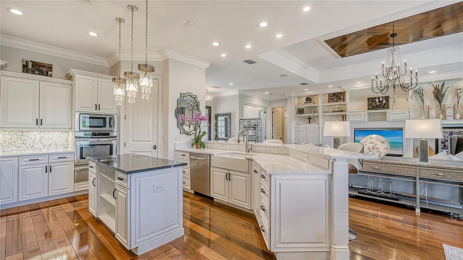 Margot Leonard Vigar, REALTOR®, Luxury Real Estate Agents in Sarasota, FL - photo 3