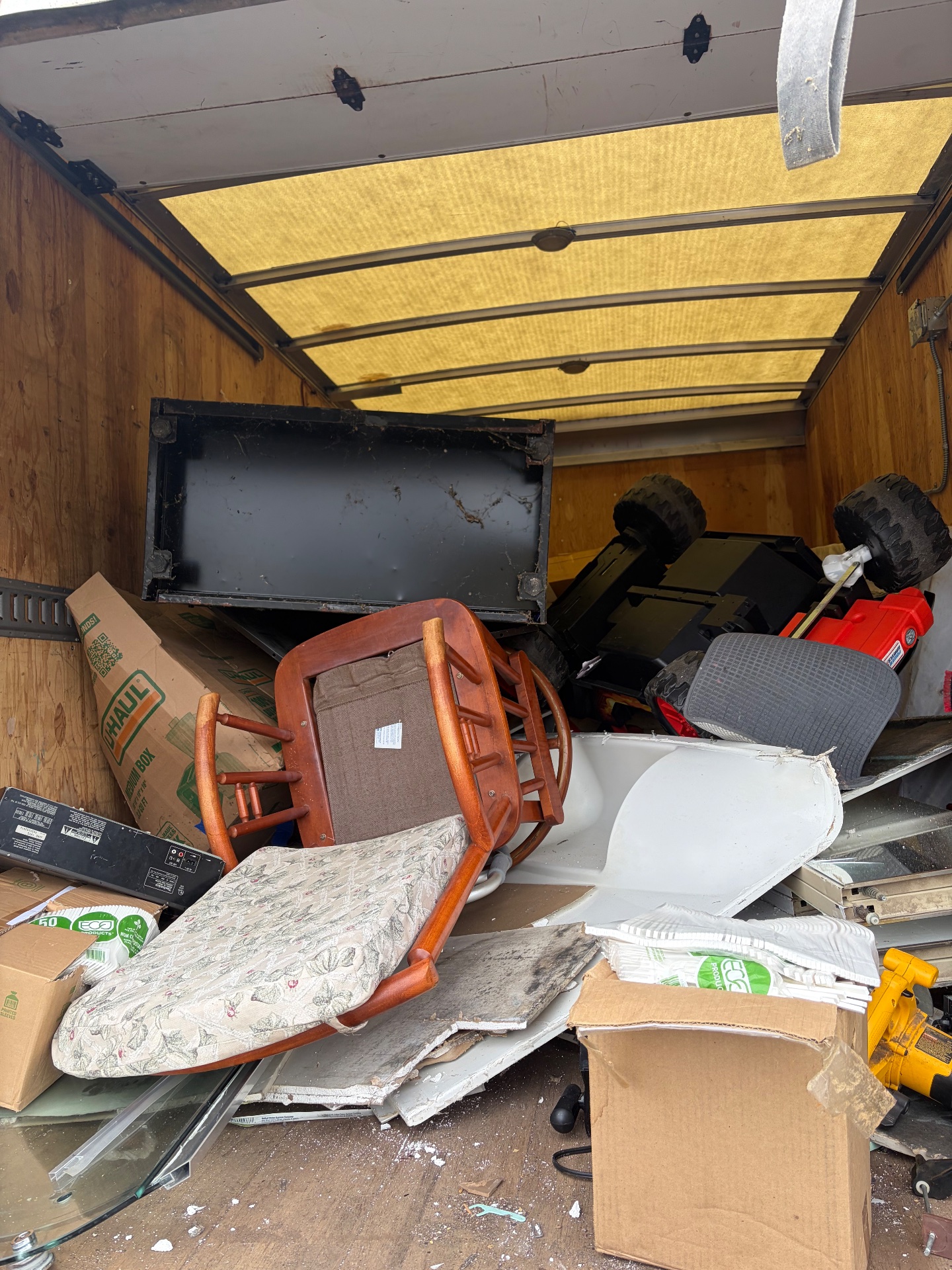 Fernandodjunkremoval, Residential Junk Removal in Maplewood, MN - photo 3